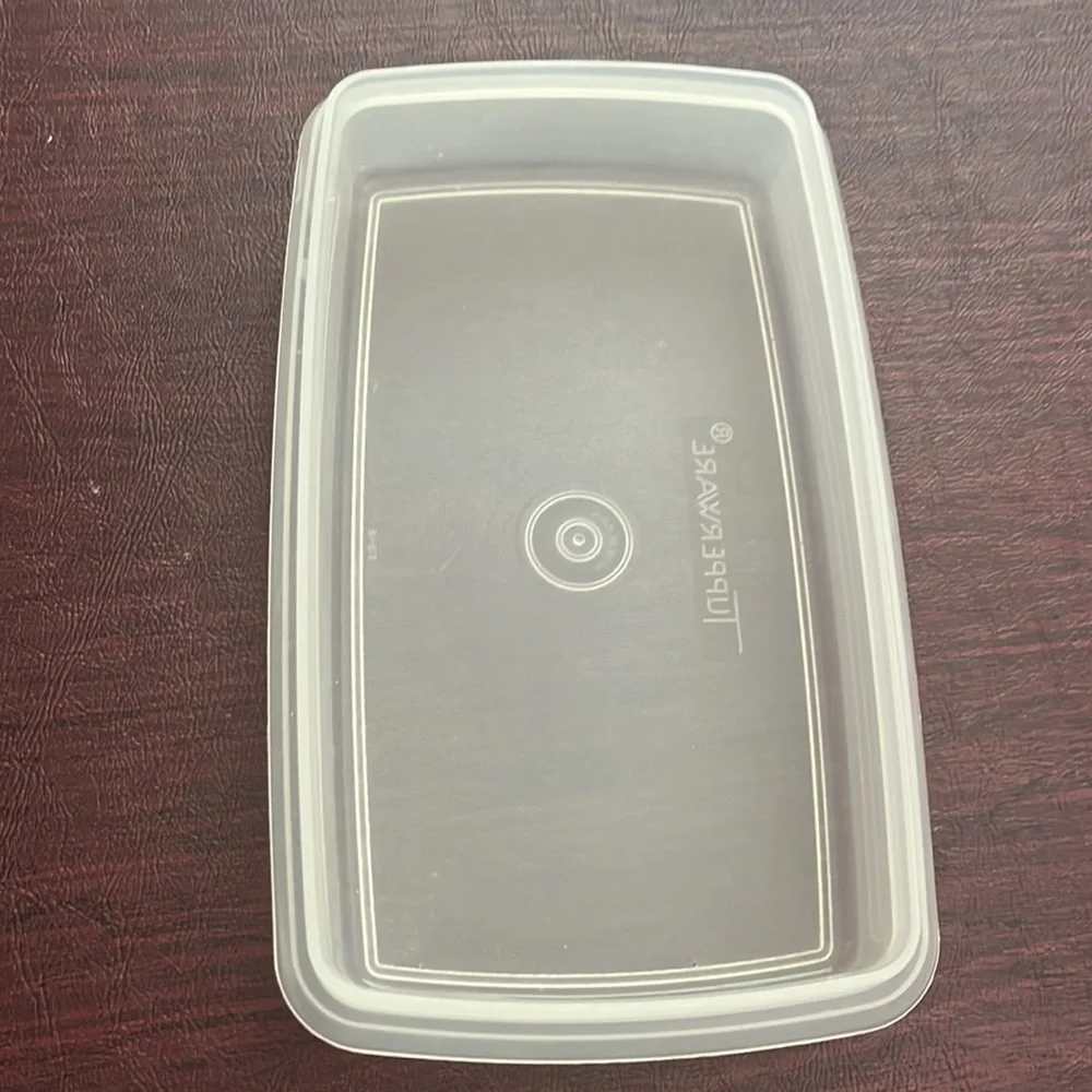 Tupperware deli container with blue lid